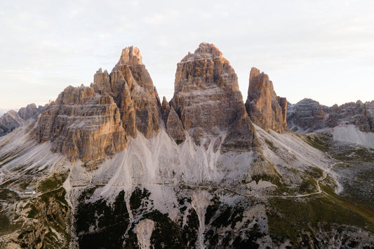 Toto sú Tre Cime (Drei Zinnen) - majestátne vrcholy, ktoré sa stali ikonou Dolomitov