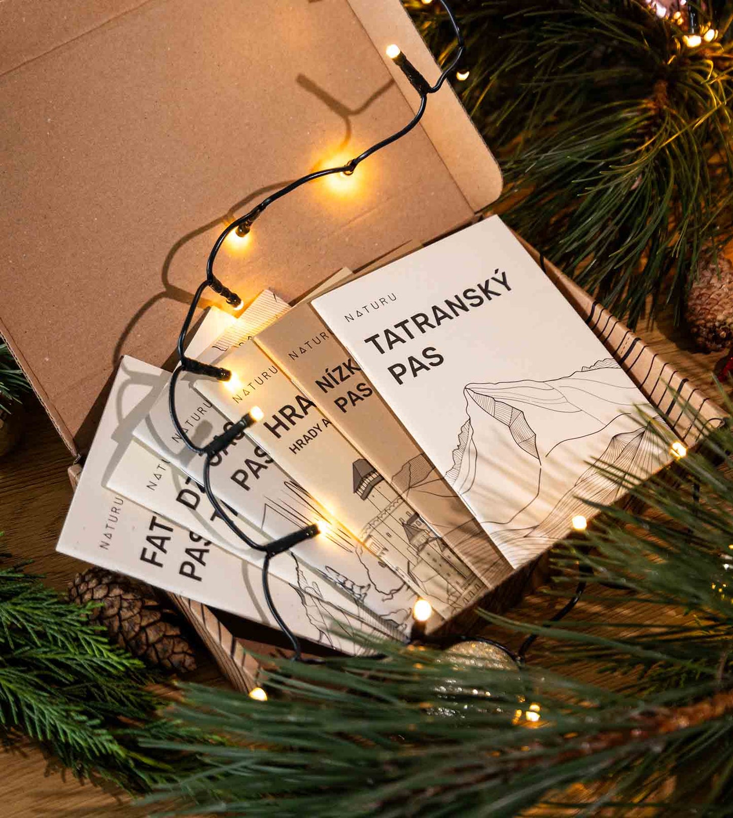 Set turistických pasov