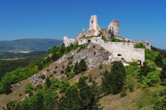 Čachtický hrad a Draškovičov kaštieľ: Objavte to naj z Čachtíc